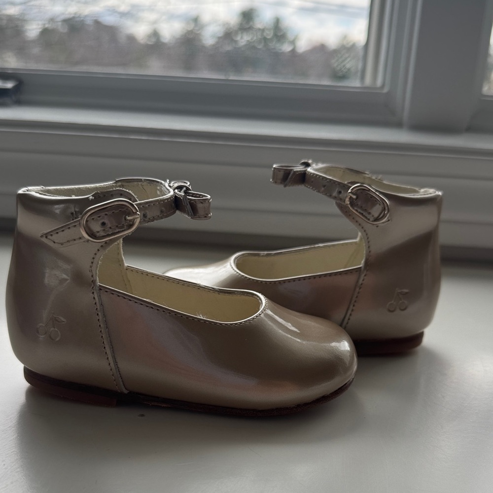 BONPOINT Girls Shiny Beige Patent Ankle Strap dress Shoes